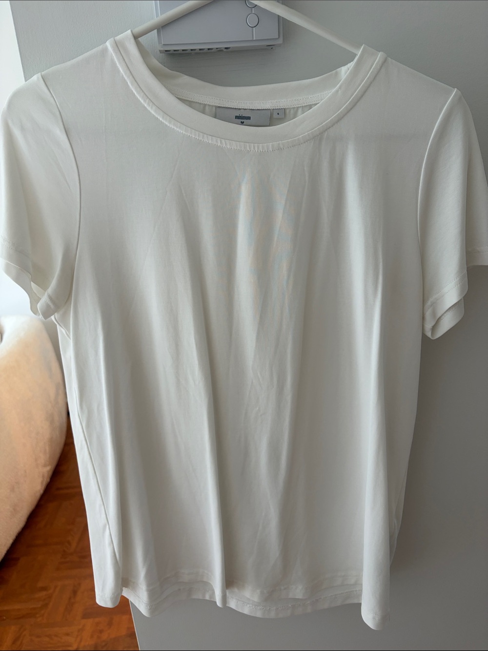 Minimum Women's Cream Short-Sleeve Crewneck Tee